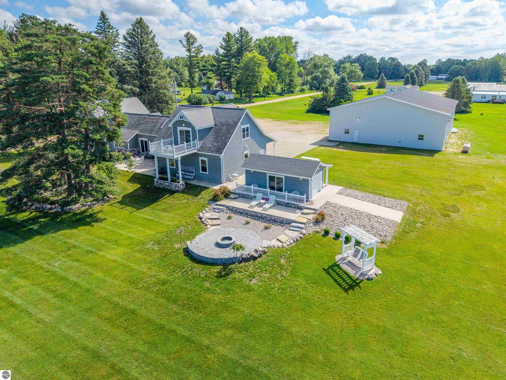 Image 84 of property listing at 9644 E Deerfield Road, Shepherd, MI 48883