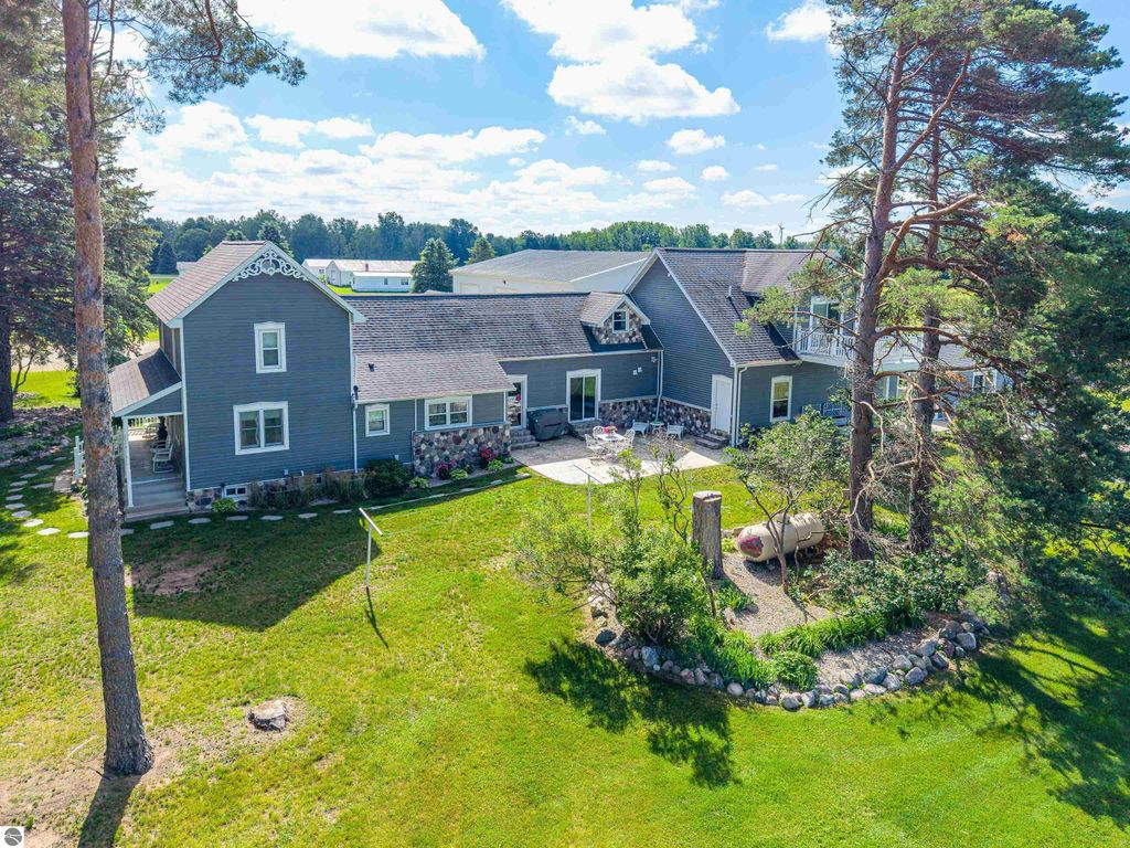 Image 85 of property listing at 9644 E Deerfield Road, Shepherd, MI 48883
