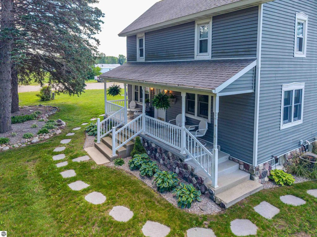 Image 89 of property listing at 9644 E Deerfield Road, Shepherd, MI 48883