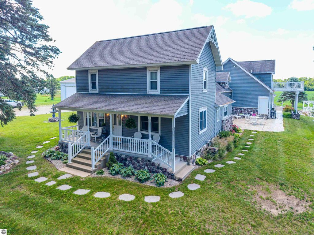 Image 90 of property listing at 9644 E Deerfield Road, Shepherd, MI 48883