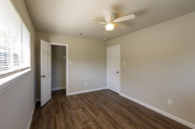 3600 Kenwood St, West Orange, TX 77630