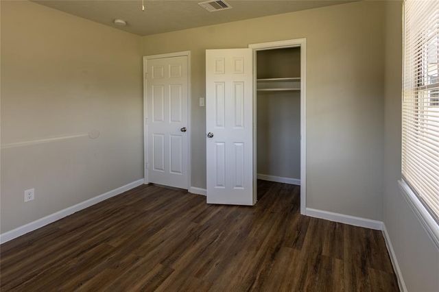 3600 Kenwood St, West Orange, TX 77630
