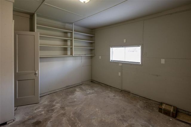 3600 Kenwood St, West Orange, TX 77630