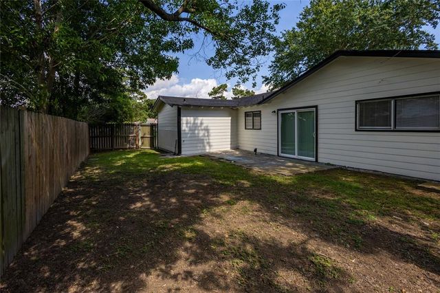 3600 Kenwood St, West Orange, TX 77630