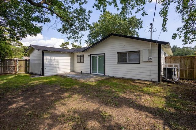 3600 Kenwood St, West Orange, TX 77630