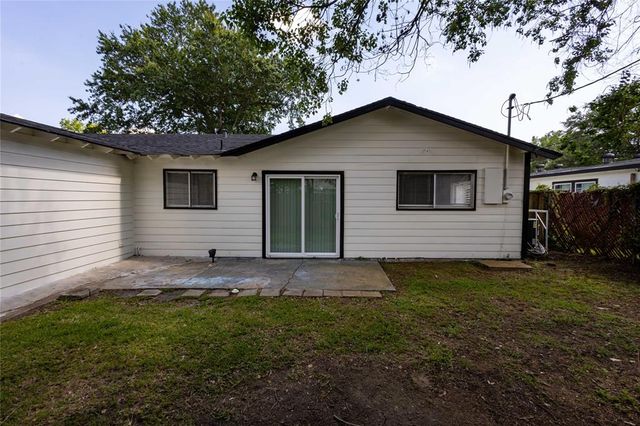 3600 Kenwood St, West Orange, TX 77630