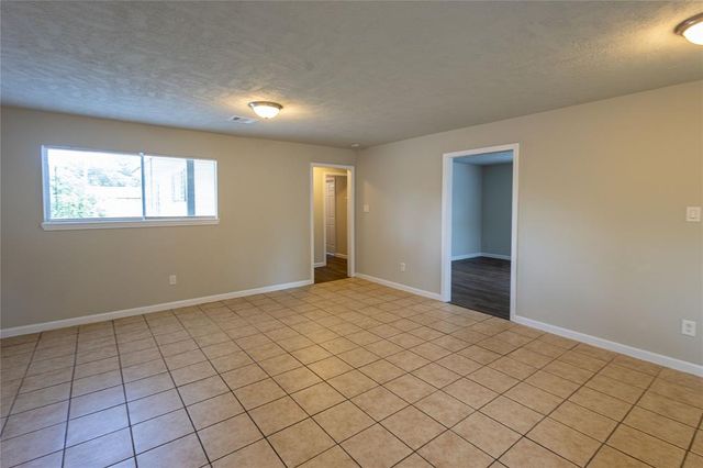 3600 Kenwood St, West Orange, TX 77630
