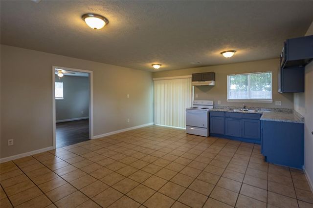 3600 Kenwood St, West Orange, TX 77630
