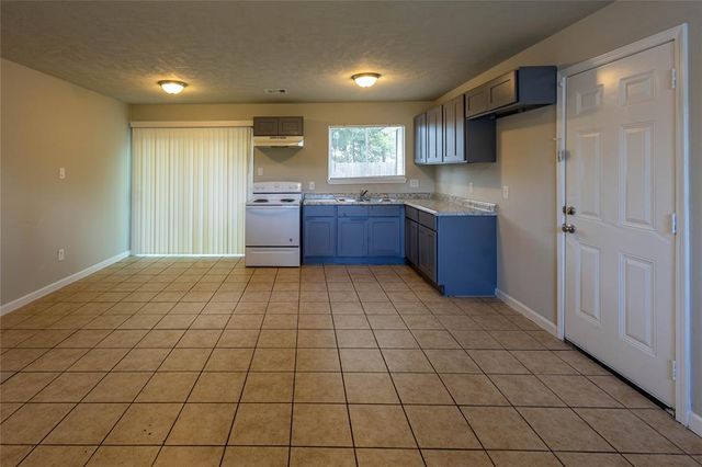 3600 Kenwood St, West Orange, TX 77630