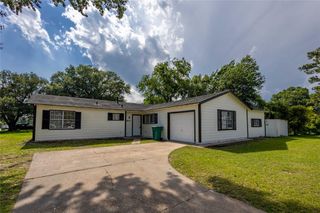 3600 Kenwood St, West Orange, TX 77630
