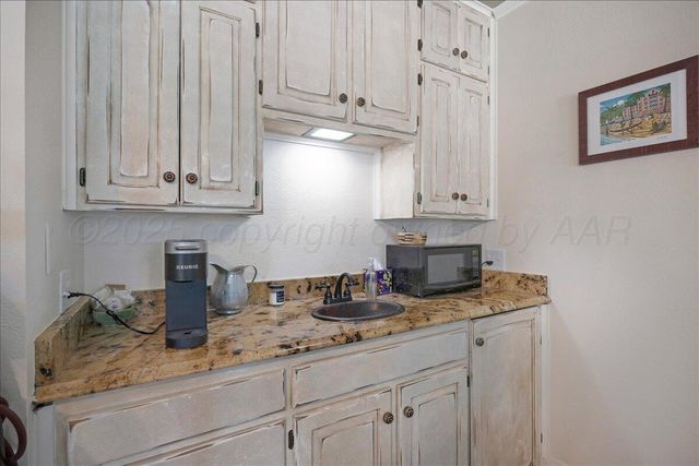 100 S AVONDALE Street, Amarillo, TX 79106