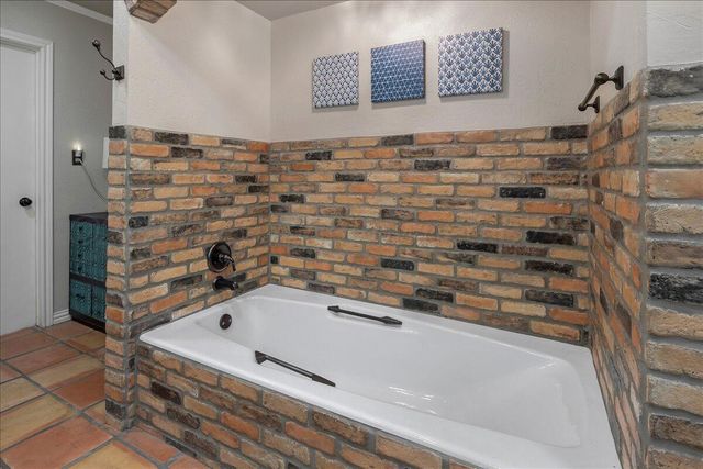 100 S AVONDALE Street, Amarillo, TX 79106