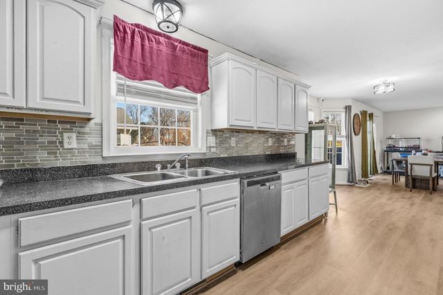 11 1ST ST, Colonial Beach, VA 22443