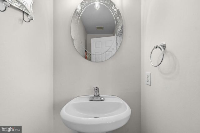 11 1ST ST, Colonial Beach, VA 22443