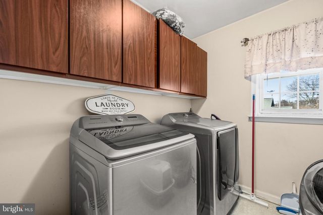 11 1ST ST, Colonial Beach, VA 22443