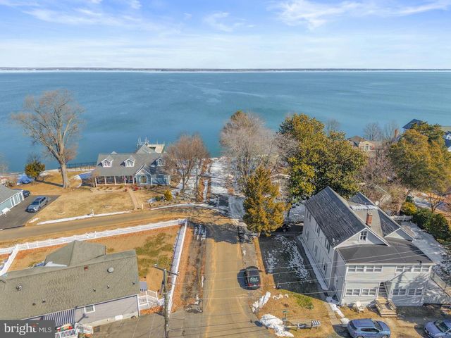 11 1ST ST, Colonial Beach, VA 22443