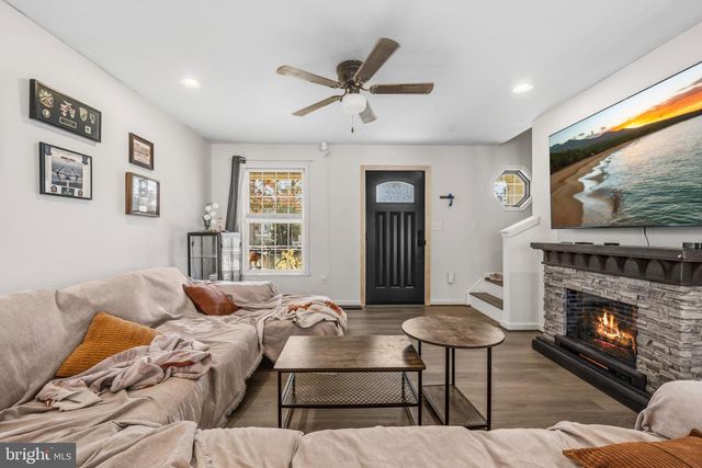 11 1ST ST, Colonial Beach, VA 22443