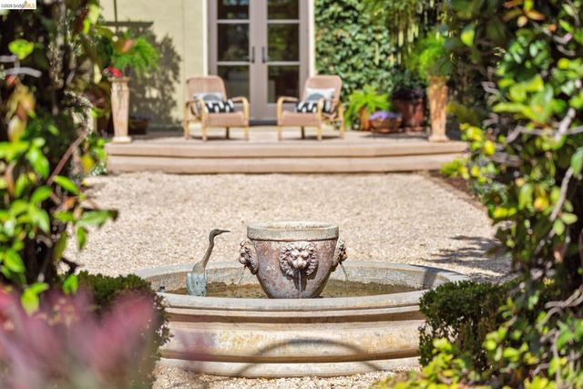 249 The Uplands, Berkeley, CA 94705