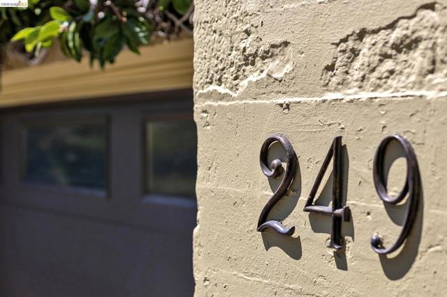 249 The Uplands, Berkeley, CA 94705