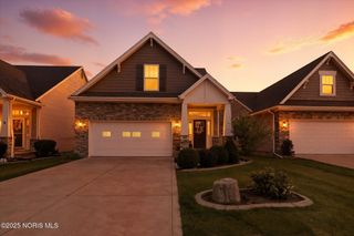 8904 N Park Lake Circle, Sylvania, OH 43560