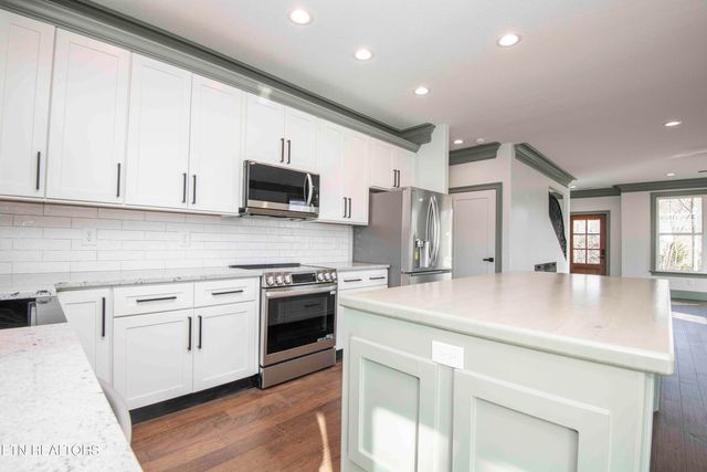 9502 Old Loyston Rd, Knoxville, TN 37938