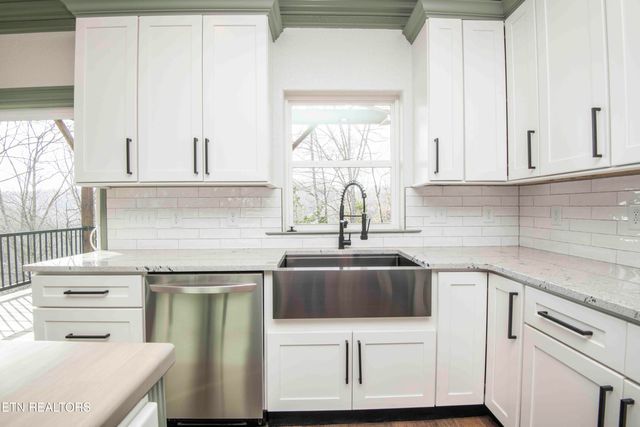 9502 Old Loyston Rd, Knoxville, TN 37938