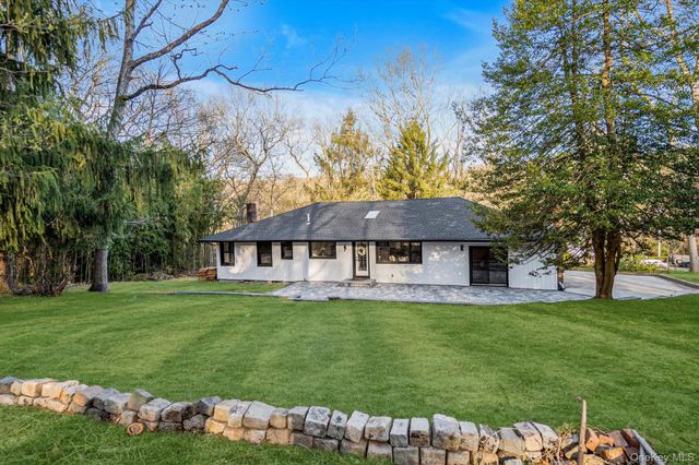 17 Woodbury Road, Woodbury, NY 11797