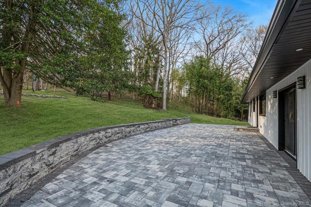 17 Woodbury Road, Woodbury, NY 11797