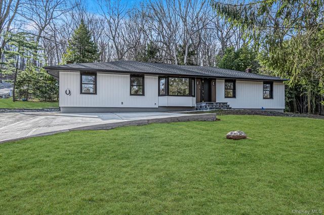 17 Woodbury Road, Woodbury, NY 11797