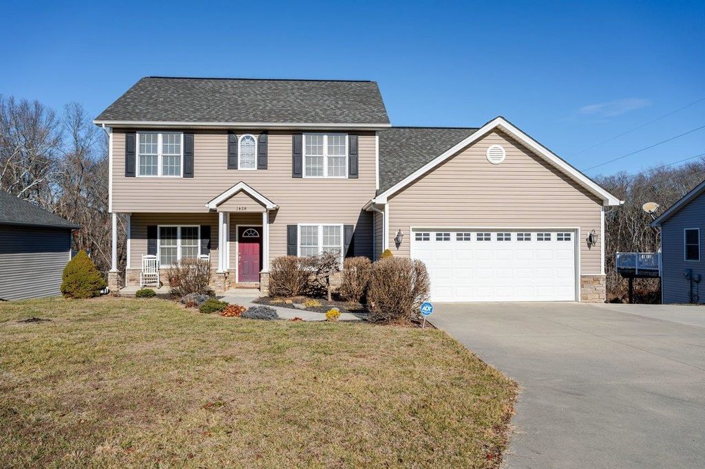 1428 MANDOLIN AVE, Grottoes, VA 24441