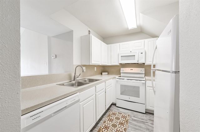 10811 Richmond Avenue 124, Houston, TX 77042