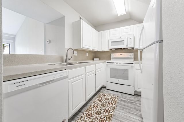 10811 Richmond Avenue 124, Houston, TX 77042