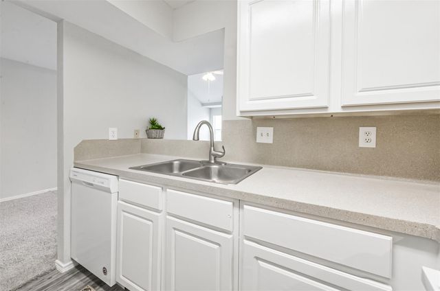 10811 Richmond Avenue 124, Houston, TX 77042