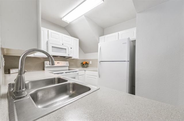 10811 Richmond Avenue 124, Houston, TX 77042