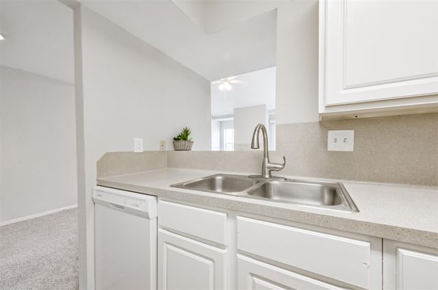 10811 Richmond Avenue 124, Houston, TX 77042