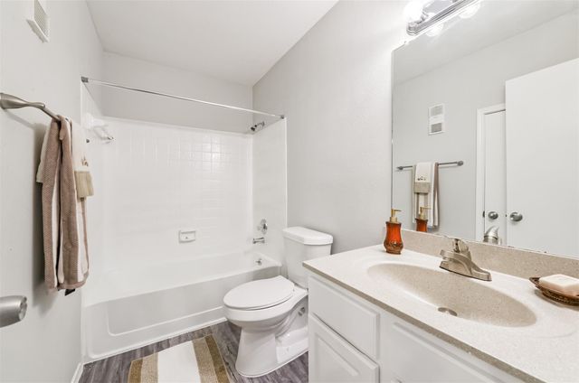 10811 Richmond Avenue 124, Houston, TX 77042