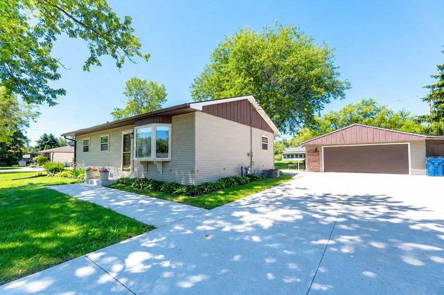 9771 S Austin STREET, Oak Creek, WI 53154