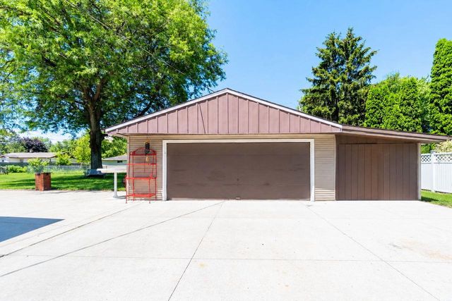 9771 S Austin STREET, Oak Creek, WI 53154