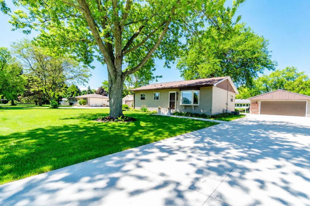 9771 S Austin STREET, Oak Creek, WI 53154