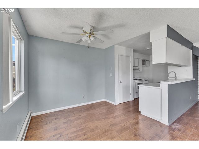 1537 Ne KANE Dr, Gresham, OR 97030