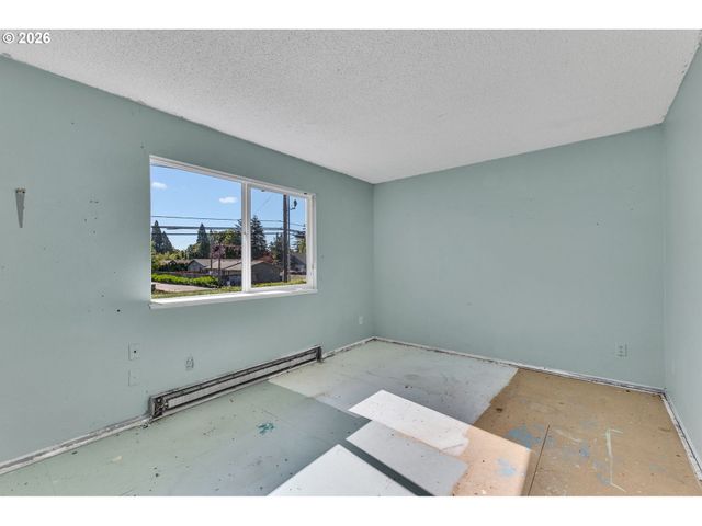1537 Ne KANE Dr, Gresham, OR 97030