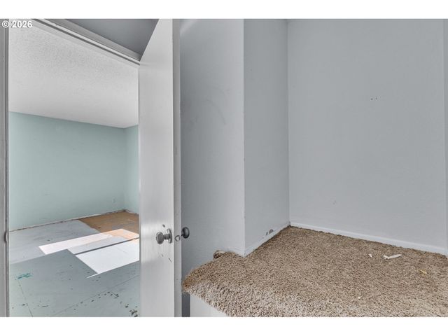 1537 Ne KANE Dr, Gresham, OR 97030
