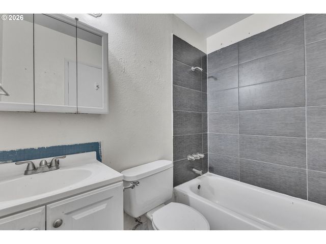1537 Ne KANE Dr, Gresham, OR 97030