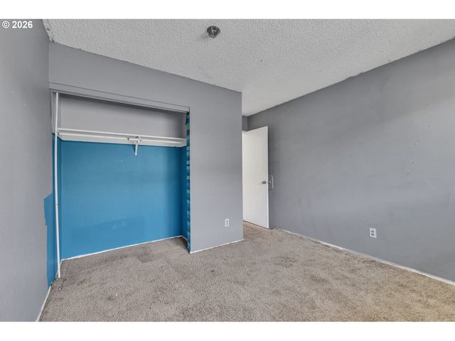 1537 Ne KANE Dr, Gresham, OR 97030