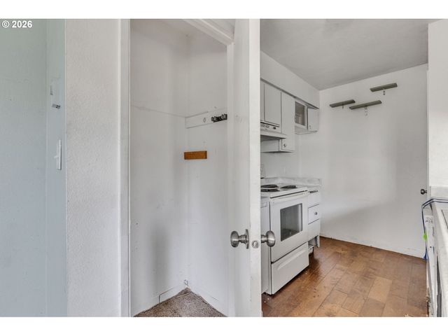 1537 Ne KANE Dr, Gresham, OR 97030