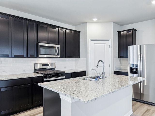 113 Maple Hedge RD, Hutto, TX 78634