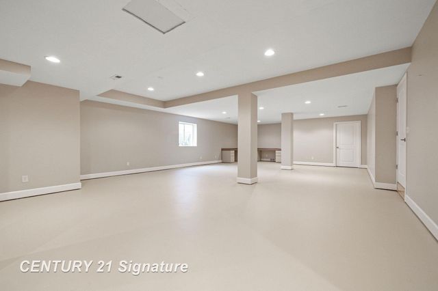 9368 Highland Green Drive, Saginaw, MI 48609