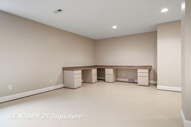 9368 Highland Green Drive, Saginaw, MI 48609