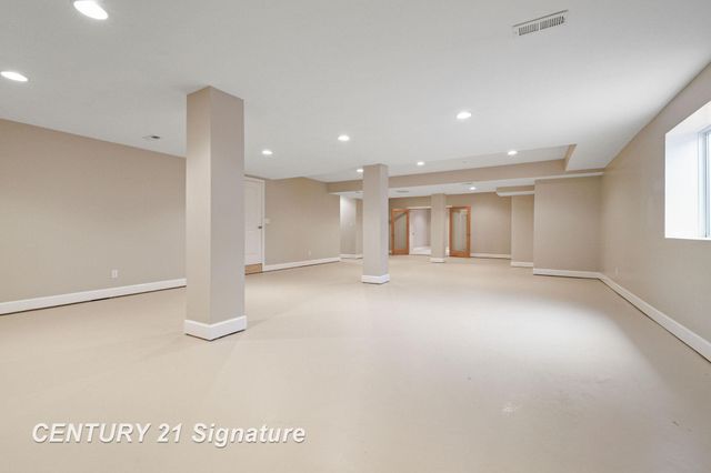 9368 Highland Green Drive, Saginaw, MI 48609