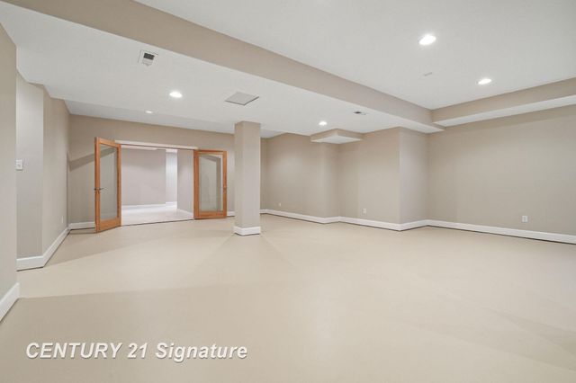 9368 Highland Green Drive, Saginaw, MI 48609